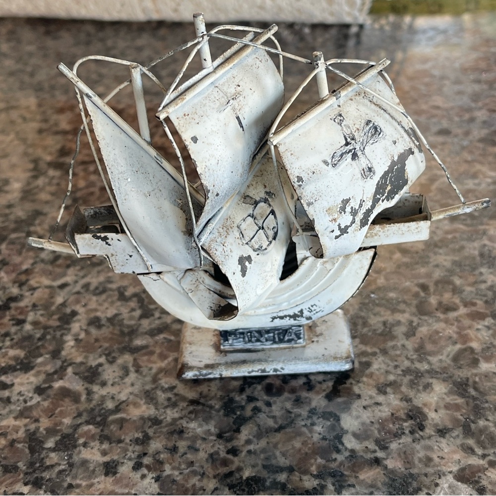 Decorative Metal Pinta Ship 🌺